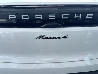 Porsche Macan 2026 4 Electric-thumb-11