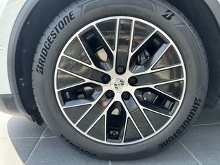 Porsche Macan 2026 4 Electric-thumb-14