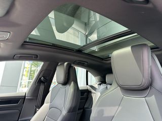 Porsche Macan 2026 4 Electric-thumb-27