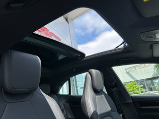 Porsche Macan 2026 4 Electric-thumb-28