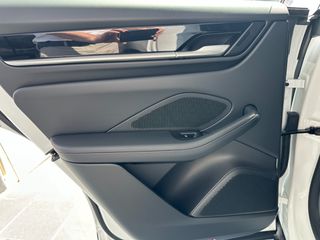 Porsche Macan 2026 4 Electric-thumb-29