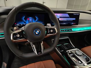 Bmw 750 2025 M Sport Pro INDIVIDUAL-thumb-10