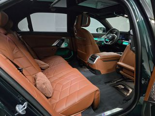 Bmw 750 2025 M Sport Pro INDIVIDUAL-thumb-38