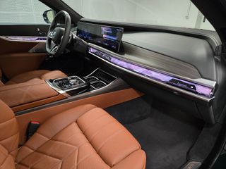 Bmw 750 2025 M Sport Pro INDIVIDUAL-thumb-44