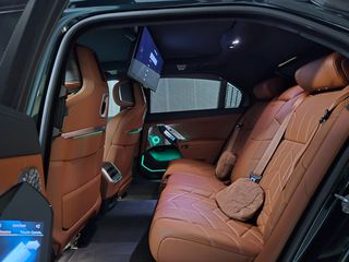 Bmw 750 2025 M Sport Pro INDIVIDUAL-thumb-29