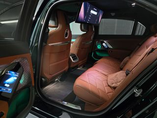 Bmw 750 2025 M Sport Pro INDIVIDUAL-thumb-30