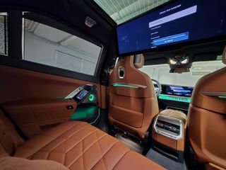 Bmw 750 2025 M Sport Pro INDIVIDUAL-thumb-33
