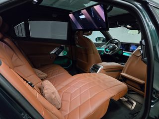 Bmw 750 2025 M Sport Pro INDIVIDUAL-thumb-34