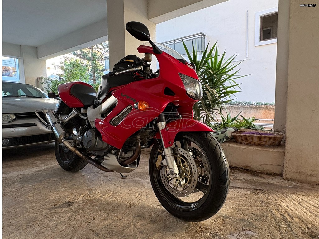 Honda VTR 1000 2000 firestorm