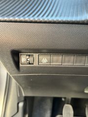 Peugeot 208 2022 1.5 DIESEL-thumb-9