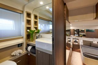 Ferretti 2022 550-thumb-23