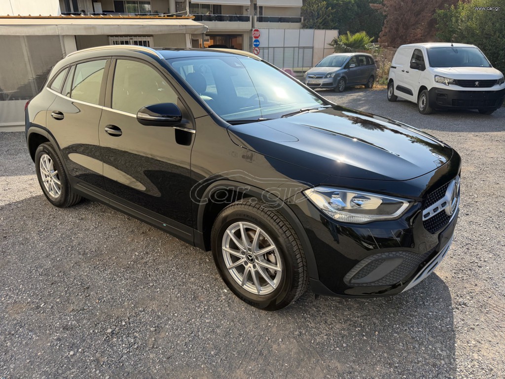 Mercedes-Benz GLA 180 2023 AUTO
