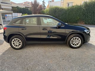 Mercedes-Benz GLA 180 2023 AUTO-thumb-3