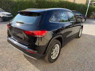 Mercedes-Benz GLA 180 2023 AUTO-thumb-4