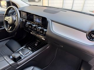 Mercedes-Benz GLA 180 2023 AUTO-thumb-8