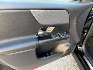 Mercedes-Benz GLA 180 2023 AUTO-thumb-13