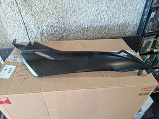 καρινα δεξια μαυρη HONDA FORZA 350