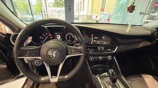 Alfa Romeo Giulia 2017-thumb-6