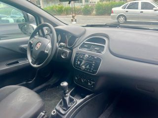 Fiat Punto 2015-thumb-11