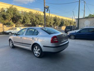 Skoda Octavia 2007 1.6 FSI ELEGANCE-thumb-4