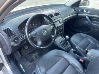 Skoda Octavia 2007 1.6 FSI ELEGANCE-thumb-17