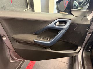 Peugeot 2008 2015 1.2 PURETECH CROSSWAY automatic-thumb-5