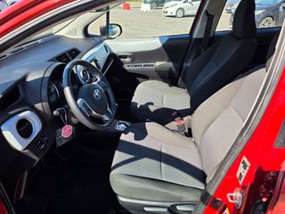 Toyota Yaris 2013 1.5 HYBRID-thumb-9