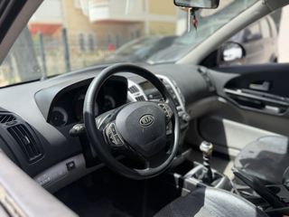 Kia Ceed / cee'd 2008-thumb-6