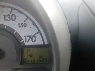 Peugeot 107 2012-thumb-8