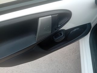 Peugeot 107 2012-thumb-1