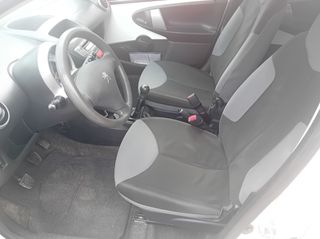 Peugeot 107 2012-thumb-6