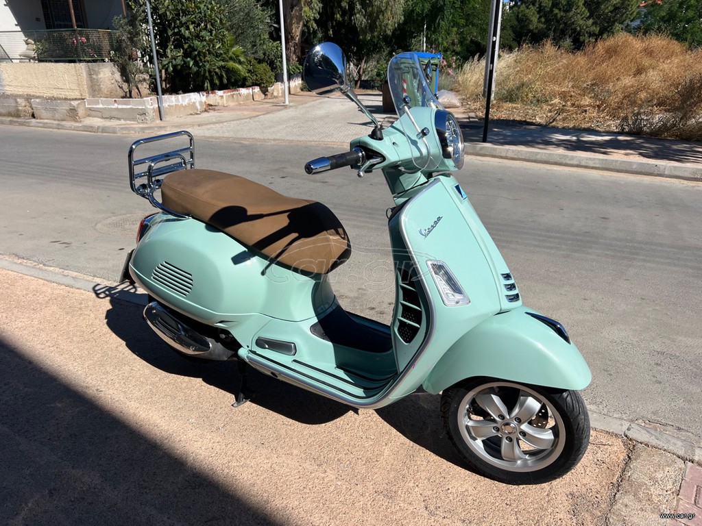 Piaggio Vespa GTS 300 2022
