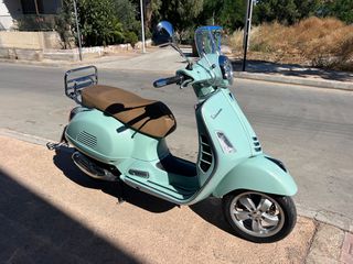 Piaggio Vespa GTS 300 2022