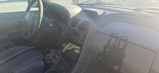 Renault Laguna 2001-thumb-9