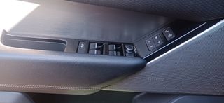 Land Rover Range Rover Velar 2018 D300 SE R DYNAMIC-thumb-9