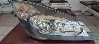 Γνησιο εμπρος δεξιο φαναρι για KIA CEED 2012-2015 σε πολυ καλη κατασταση.