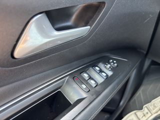 Peugeot 3008 2018 Blue-HDi Allure-thumb-26