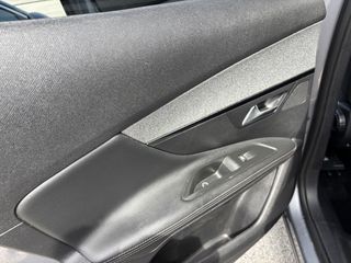 Peugeot 3008 2018 Blue-HDi Allure-thumb-27