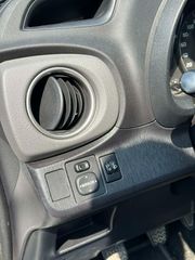 Toyota Yaris 2013-thumb-8