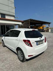 Toyota Yaris 2013-thumb-3