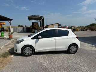 Toyota Yaris 2013-thumb-2