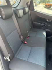 Toyota Yaris 2013-thumb-12