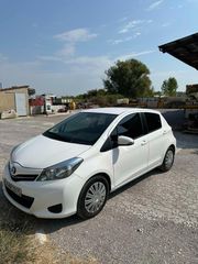 Toyota Yaris 2013-thumb-1