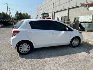 Toyota Yaris 2013-thumb-5