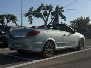 Opel Astra 2011 Cabrio-thumb-2