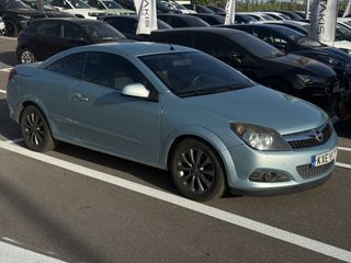 Opel Astra 2011 Cabrio-thumb-10