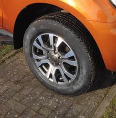 FORD RANGER ΜΕ ΛΑΣΤΙΧΑ