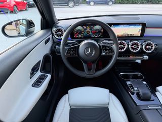 Mercedes-Benz A 180 2018 1.5 Diesel ΑΥΤΟΜΑΤΟ (Μεγάλες Οθόνες - Ανοικτόχρωμο Σαλόνι)-thumb-11