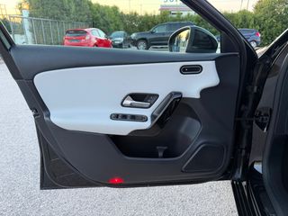 Mercedes-Benz A 180 2018 1.5 Diesel ΑΥΤΟΜΑΤΟ (Μεγάλες Οθόνες - Ανοικτόχρωμο Σαλόνι)-thumb-18