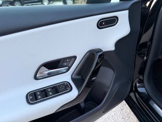 Mercedes-Benz A 180 2018 1.5 Diesel ΑΥΤΟΜΑΤΟ (Μεγάλες Οθόνες - Ανοικτόχρωμο Σαλόνι)-thumb-19